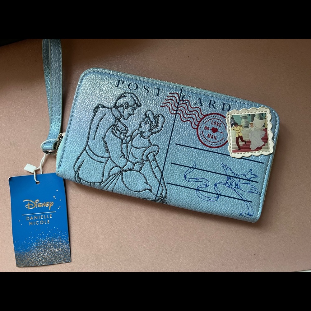 BRAND NEW DANIELLE NICOLE CINDERELLA WALLET